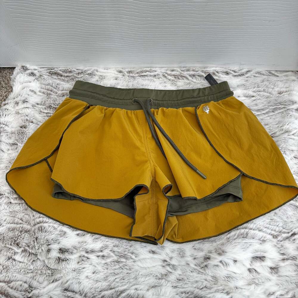 Fee People Movement Schooling You Shorts in Wheat/Olive green with pockets XS - Picture 2 of 8